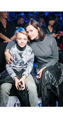 Дарья Калмыкова с сыном на показе Stilnyashka Весна-лето 2019
